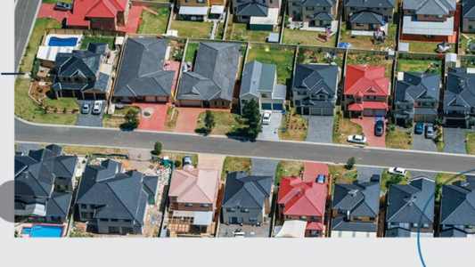 Birds eye view of a residential street 